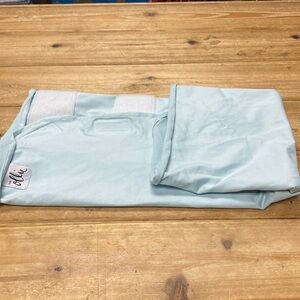 Ollie swaddle (OS) gently used l, not stains is good condition.